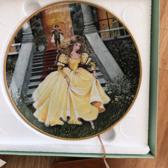 Vintage Genuine Kaiser Collector's Plates Classic Fairy Tales by Gerda Neubacher - Picture 5 of 7